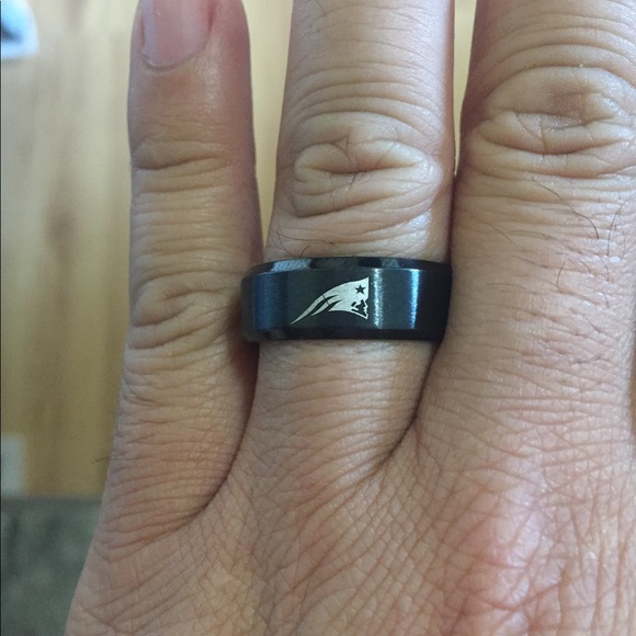 New England Patriots Ring - Picture 2 of 5